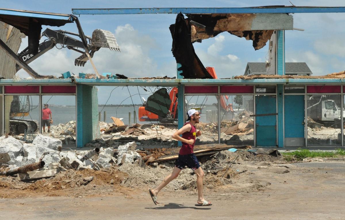 GALLERY: Final curtain draws as crews demolish historic Showboat Motel