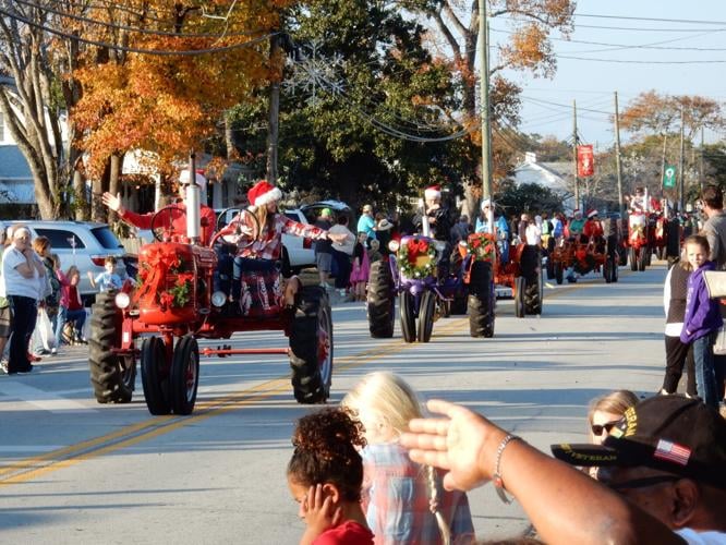 GALLERY Newport’s Christmas parade brings holiday joy Multimedia