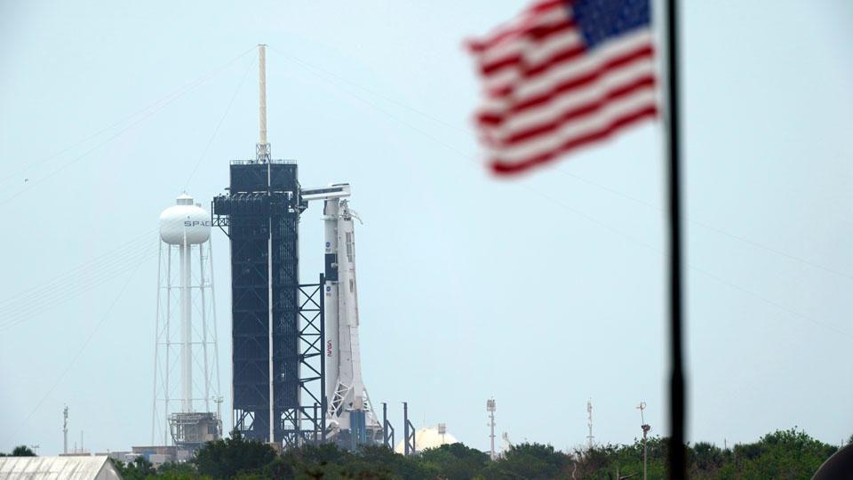 Historic Spacex Launch Postponed Because Of Stormy Weather National Carolinacoastonline Com