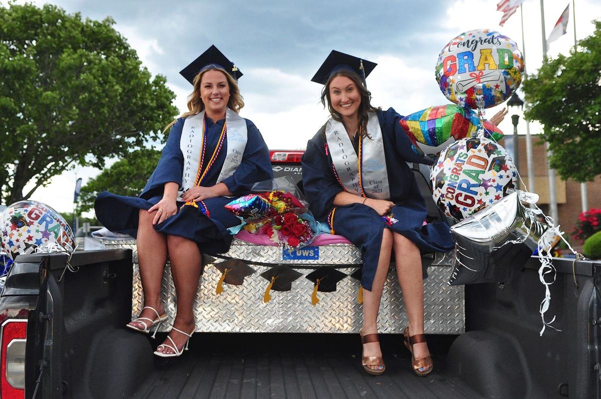 1gradsinbackofpickupcb.jpg