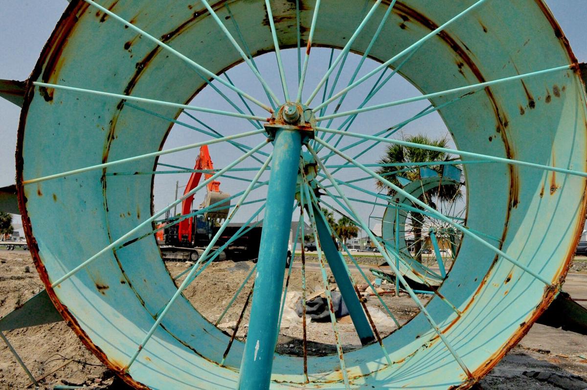 GALLERY: Final curtain draws as crews demolish historic Showboat Motel