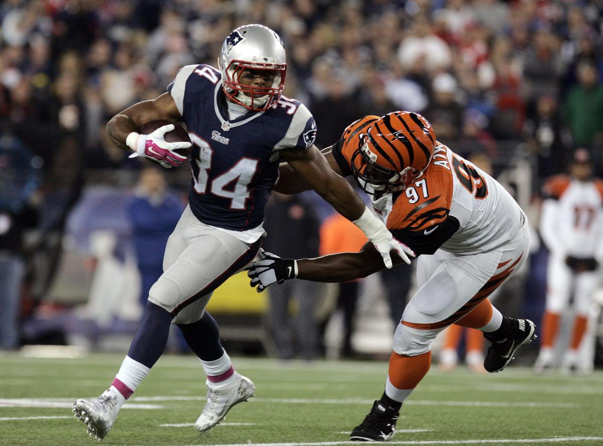 New England Patriots running back Shane Vereen (34) manages to escape from Cincinnati Bengals defensive tackle Geno Atkins (97) and turns upfield.