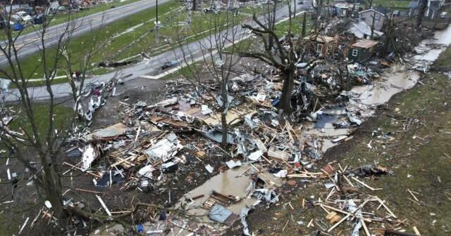 Tornadoes kill 3 and leave trails of destruction in the central U.S ...