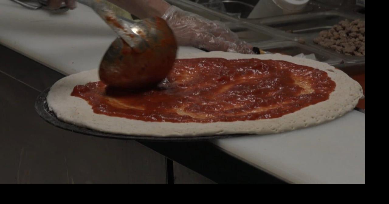 Customer Supports Local Pizza Restaurant After Nearby Robbery With Heartfelt Social Media Post That Sparked Community Action