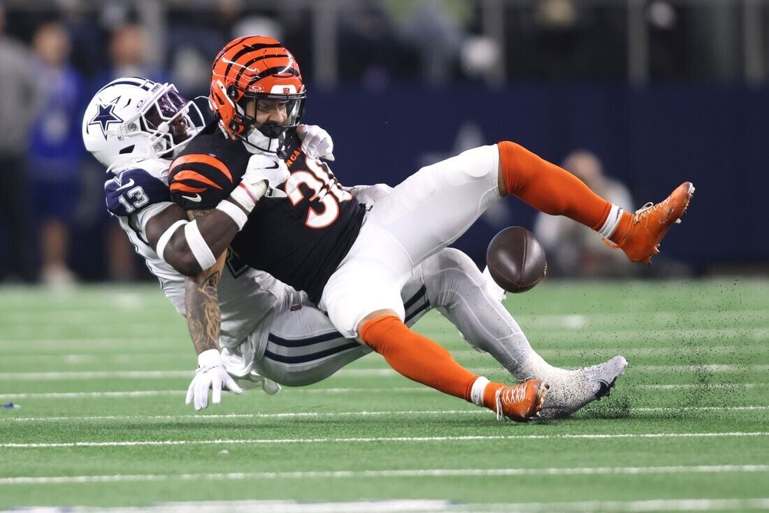 Cowboys LB DeMarvion Overshown Injures Knee Vs. Bengals | NFL ...