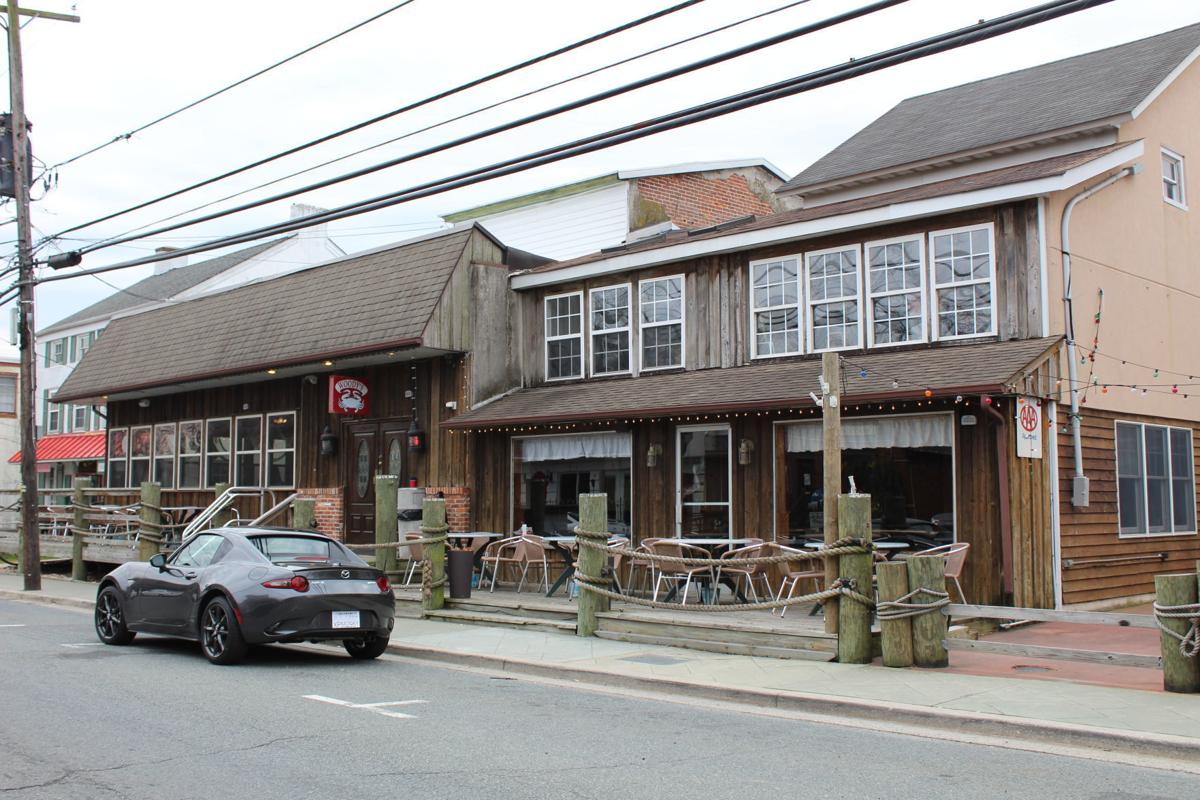 Biz Beat: Woody's Crab House celebrates 25 years ...