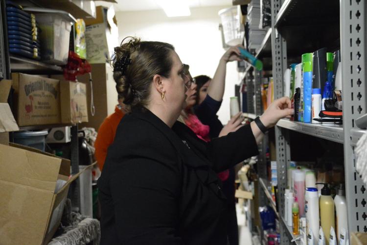 Volunteers start resource pantry at Elkton Middle Local News