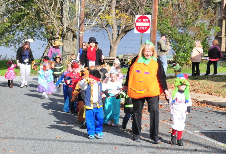 Ches. City Elementary Halloween parade tradition continues | Local News ...