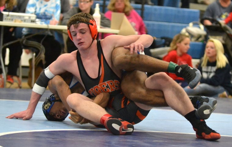 2A-1A East Region Championships: 145-pound final – Nelson Phillips, RS ...