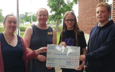 Perryville Leo Club library donation