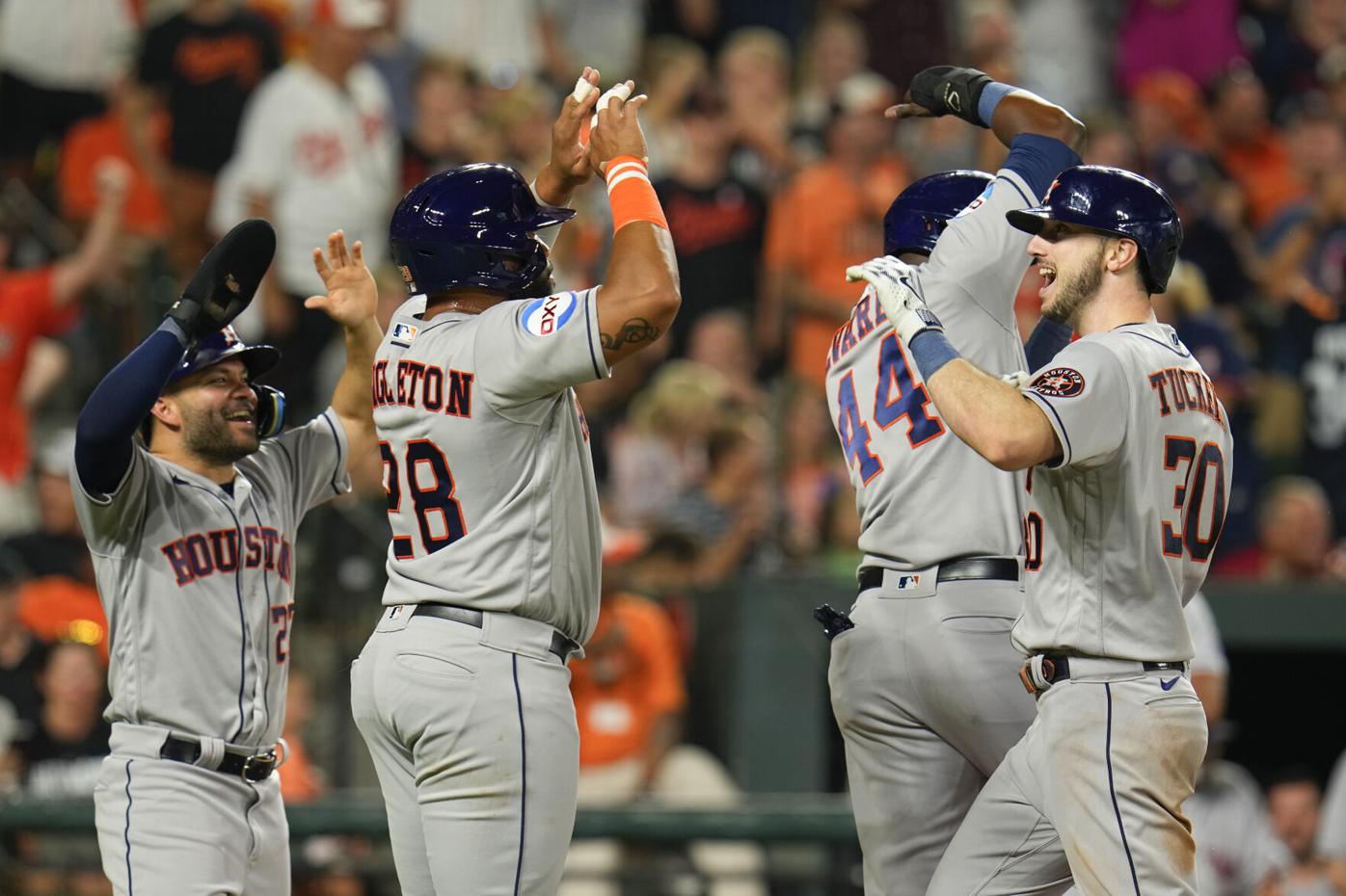 Altuve's homer lifts Astros over Red Sox