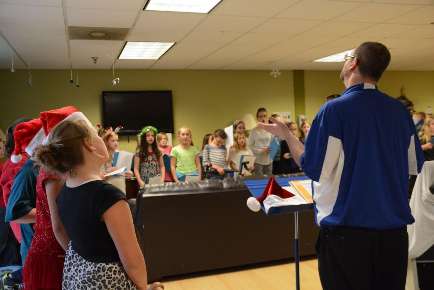 Leeds Elementary students sing carols at nursing homes ...