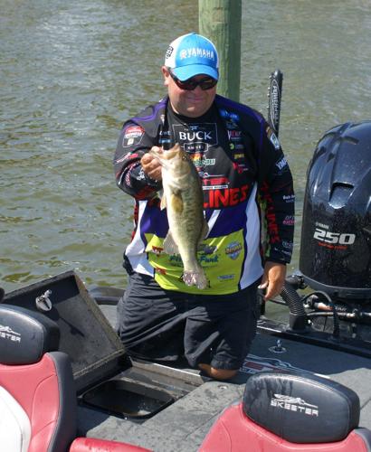 Martens continues to lead in Chesapeake Bassmaster Elite