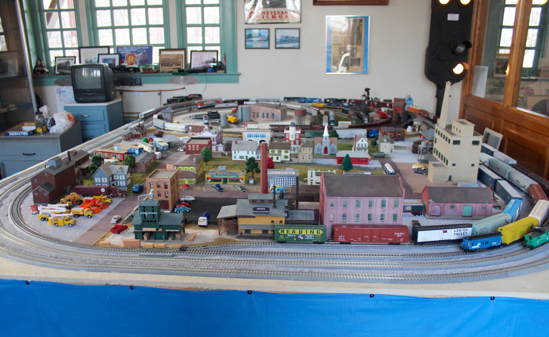 Model train show in Perryville draws scores of railroad enthusiasts ...
