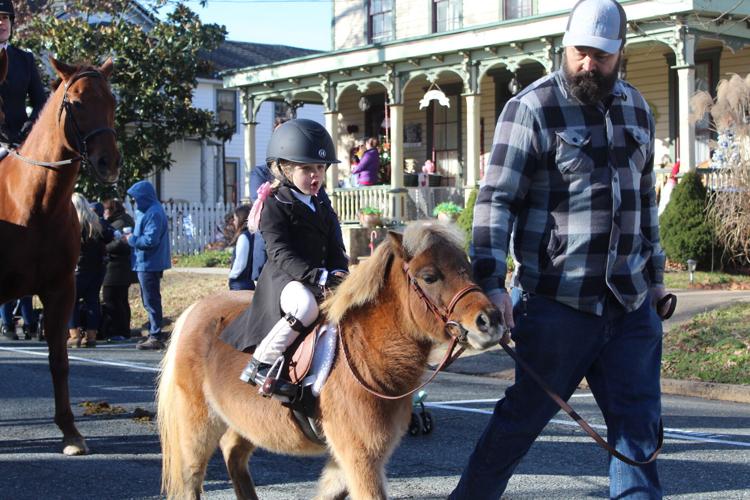 Poplar Hall Christmas Parade of Horses trots through Chesapeake City