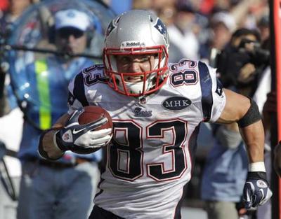 Welker still big threat as Patriots TE hype grows, Professional
