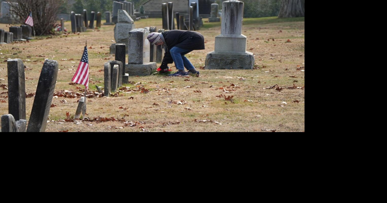 Wreaths laid at veterans' graves in fourth annual Calvert event