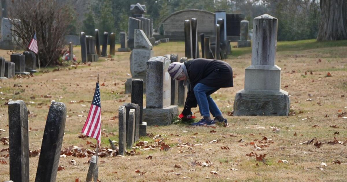 Wreaths laid at veterans' graves in fourth annual Calvert event