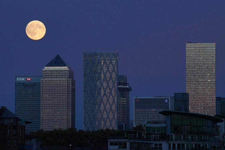 Photos of October #39 s supermoon: A stunning start to a trio of celestial