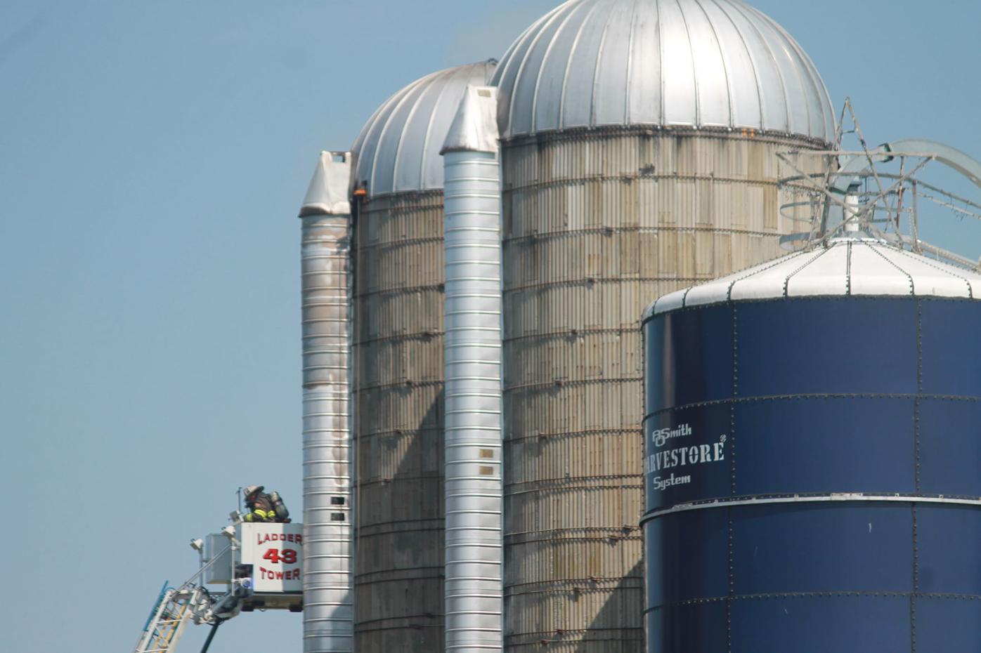 Portfolio Grain Bin Buildings Architecture By Synthesis Silo House Grain Bin House Grain Silo