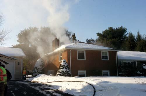 Neighbors Rescue Elderly Woman From Burning Home With Video News 9639