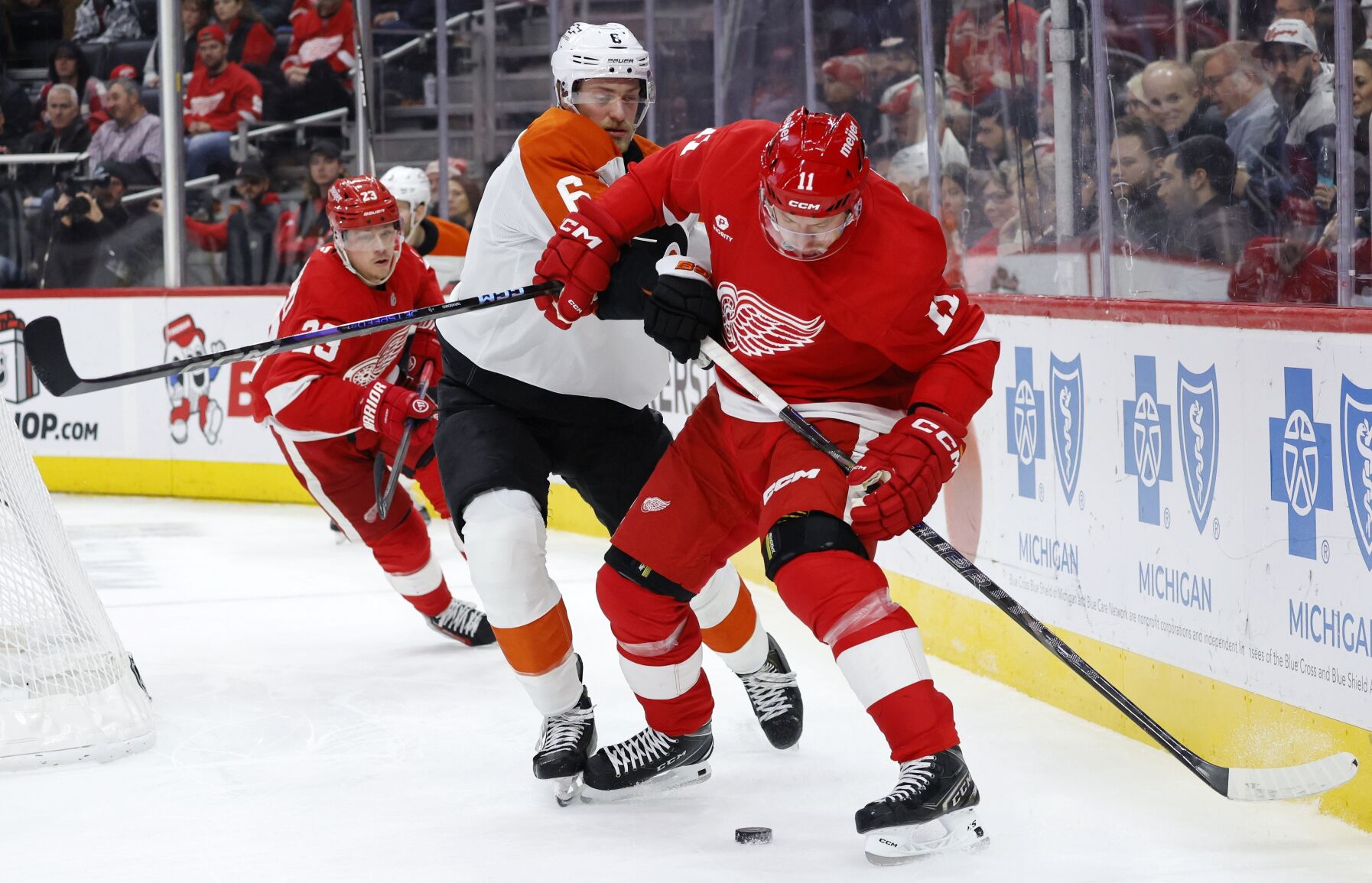 Patrick Kane Scores Go-ahead Goal And Red Wings Down Flyers 6-4 ...