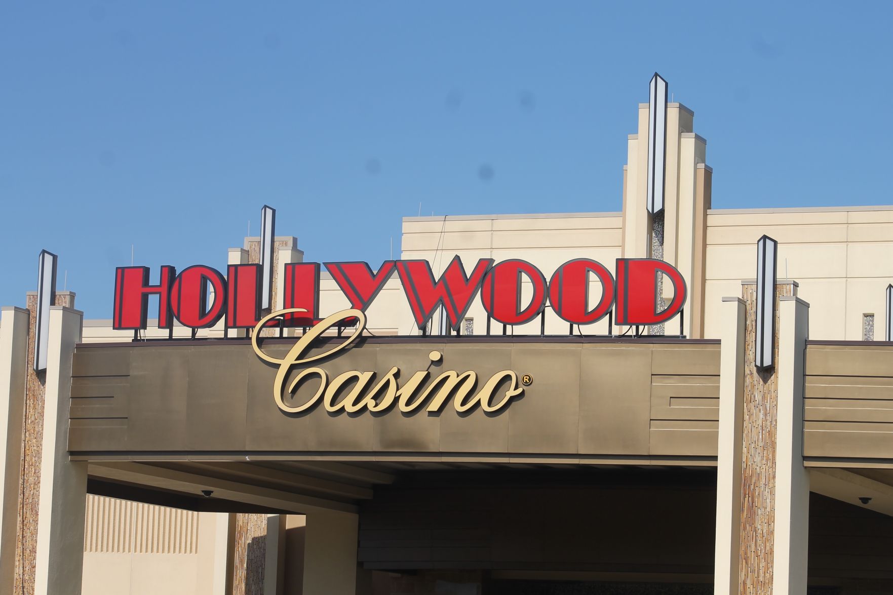 hollywood casino dayton raceway