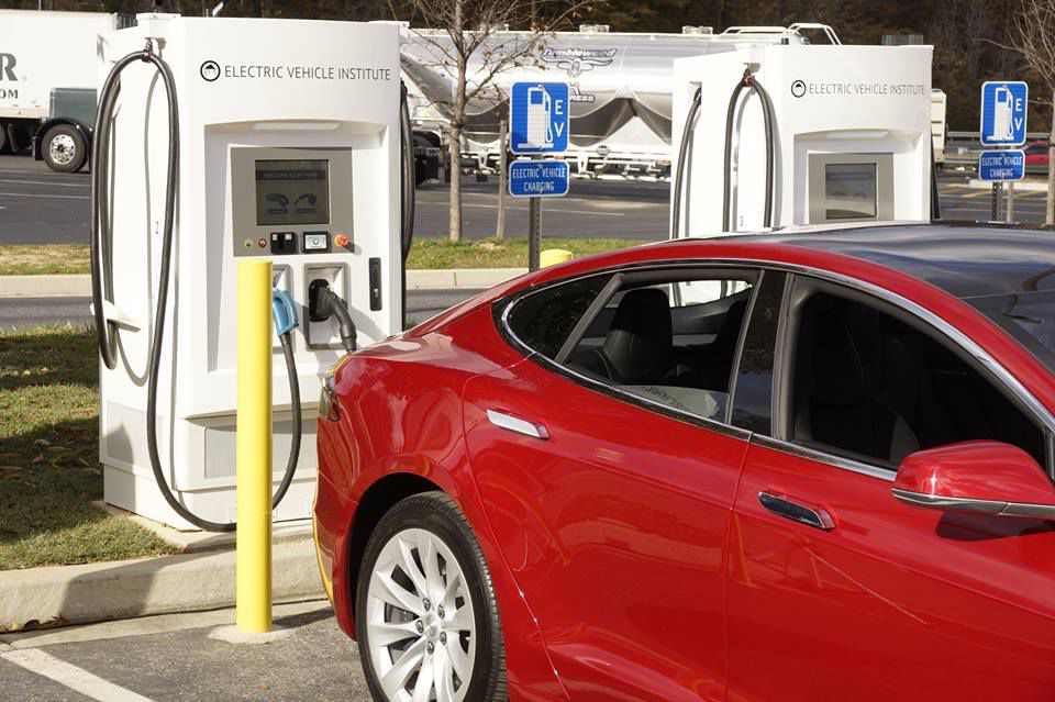 Travelers juice up at Maryland House electric vehicle charging stations ...