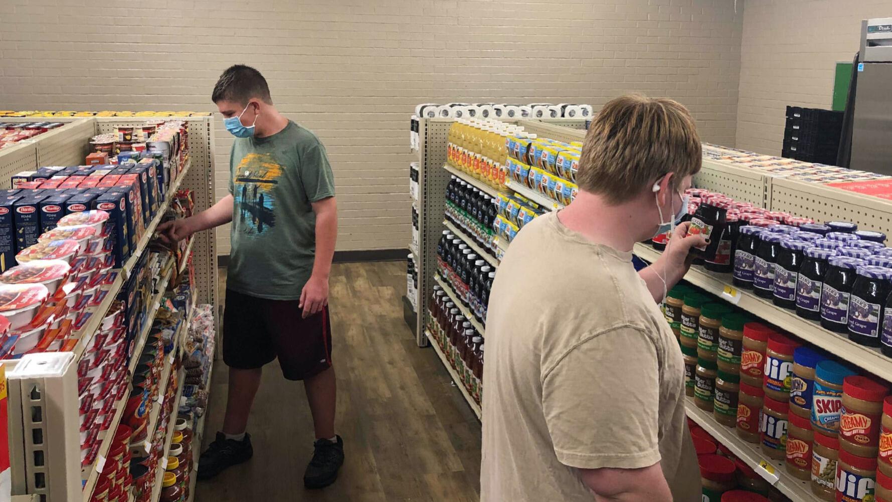 Student-run free grocery store helps feed town's hungry - Vimarsana News