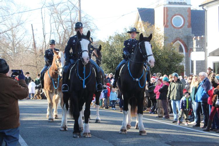 Poplar Hall Christmas Parade of Horses trots through Chesapeake City