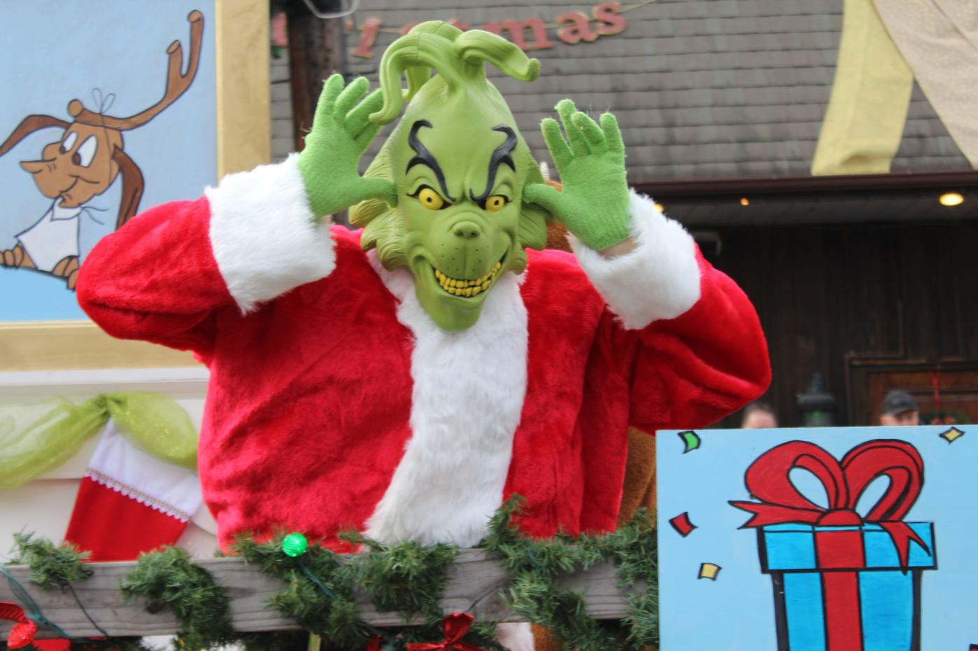 Cecil County Christmas Parade brings thousands to North East