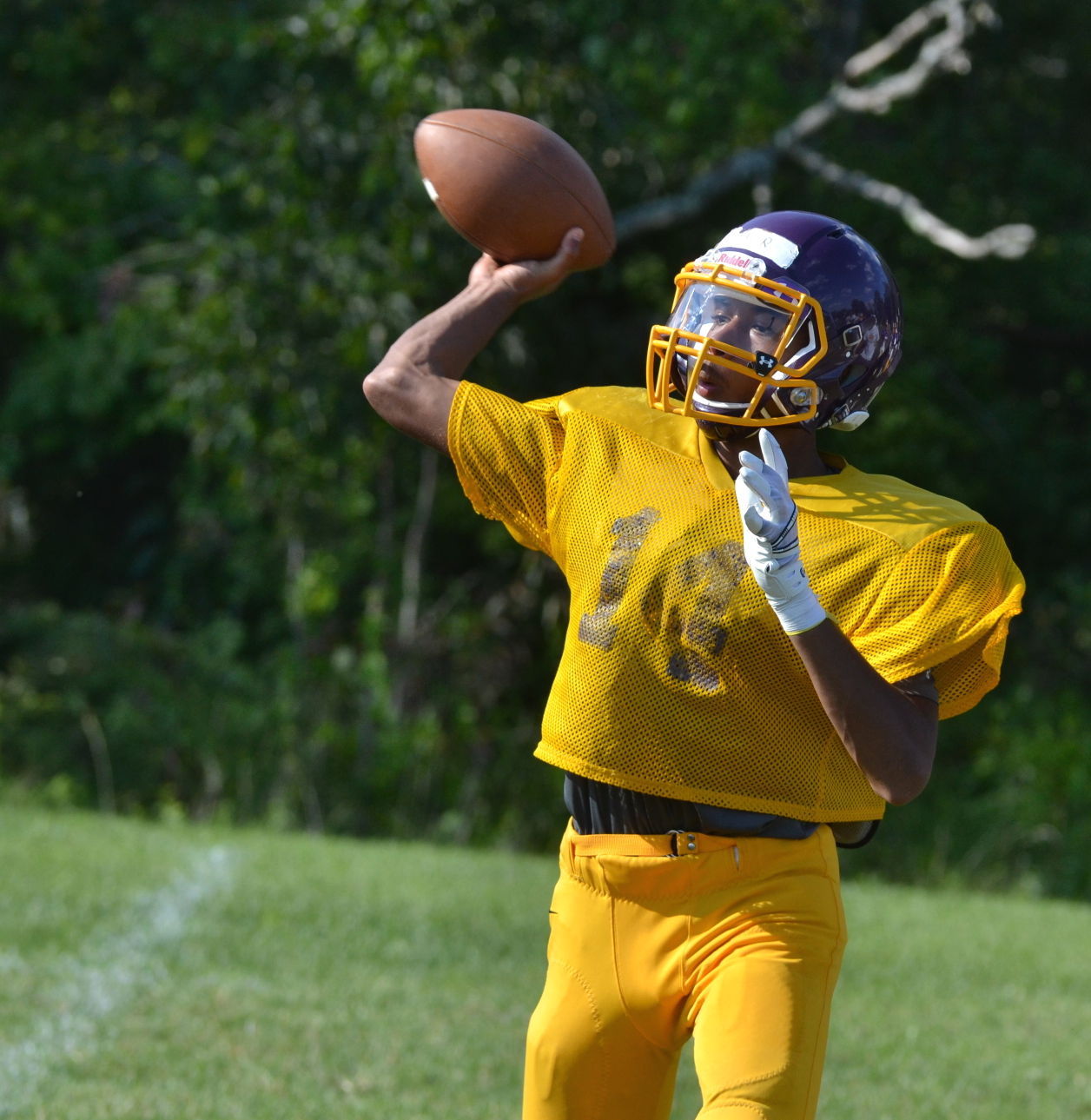 2015 FOOTBALL TOUR Elks seek to carry momentum into new season High