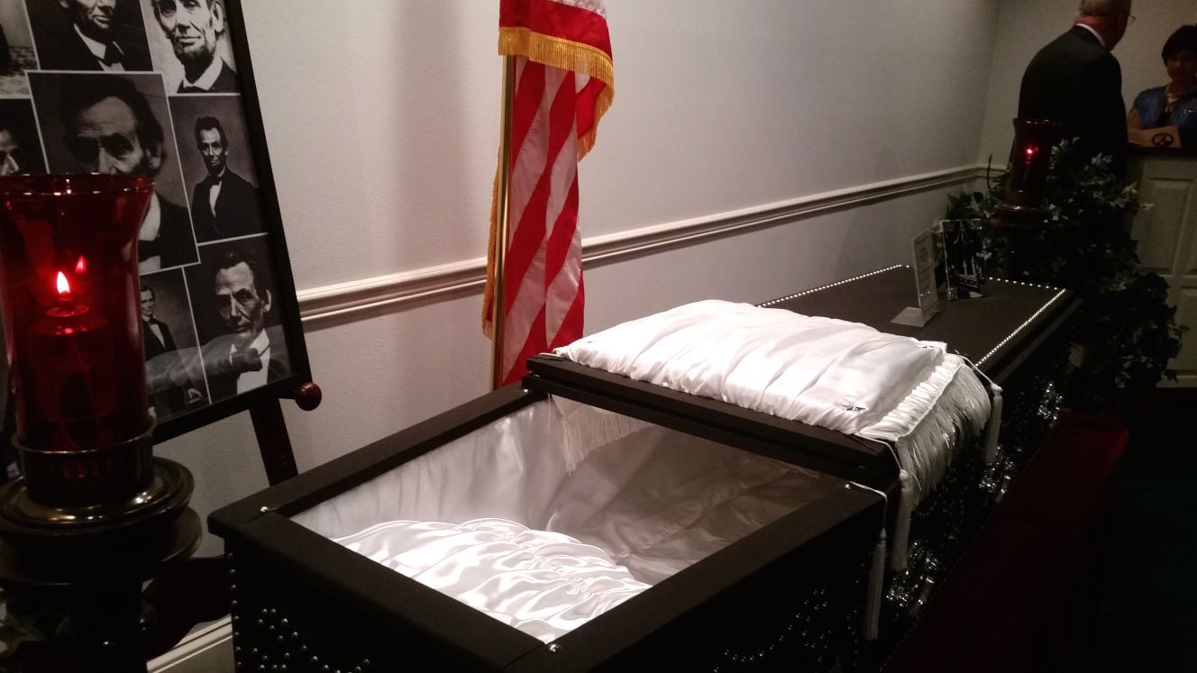 Replica Of Lincoln’s Coffin Provides Unique History Lesson | Regional ...