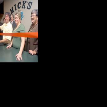 Mick's Crab House cuts the ribbon | Business | cecildaily.com