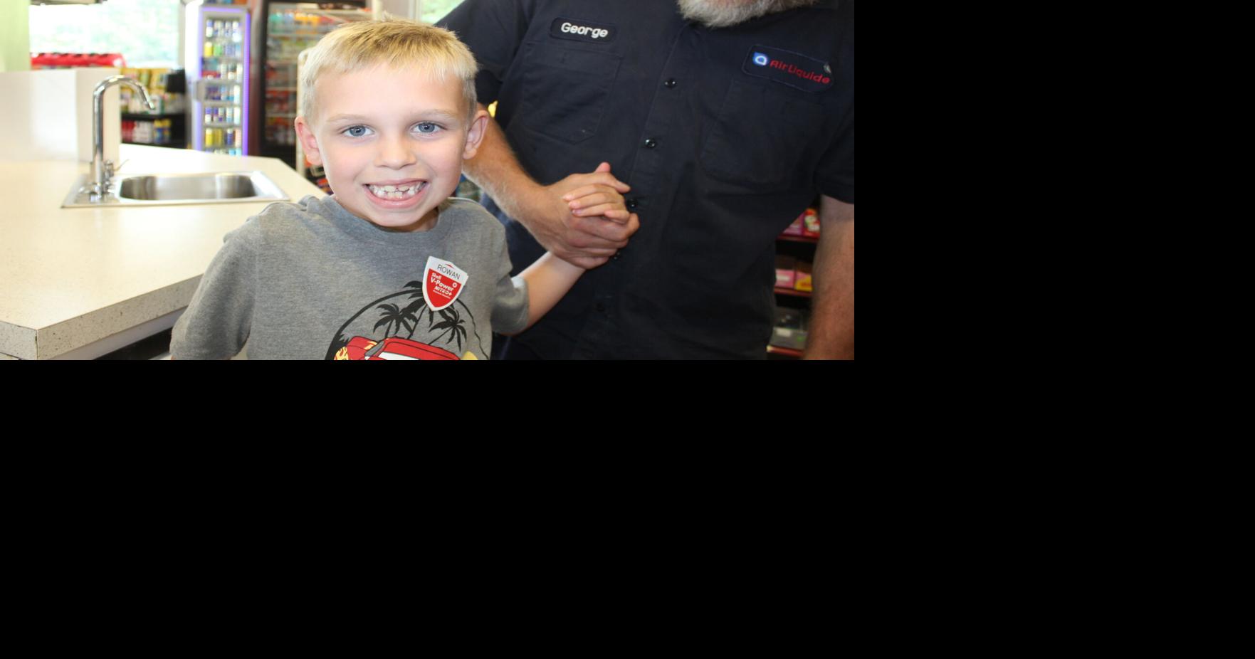 Convenience store employees welcome little helper | News | cecildaily.com
