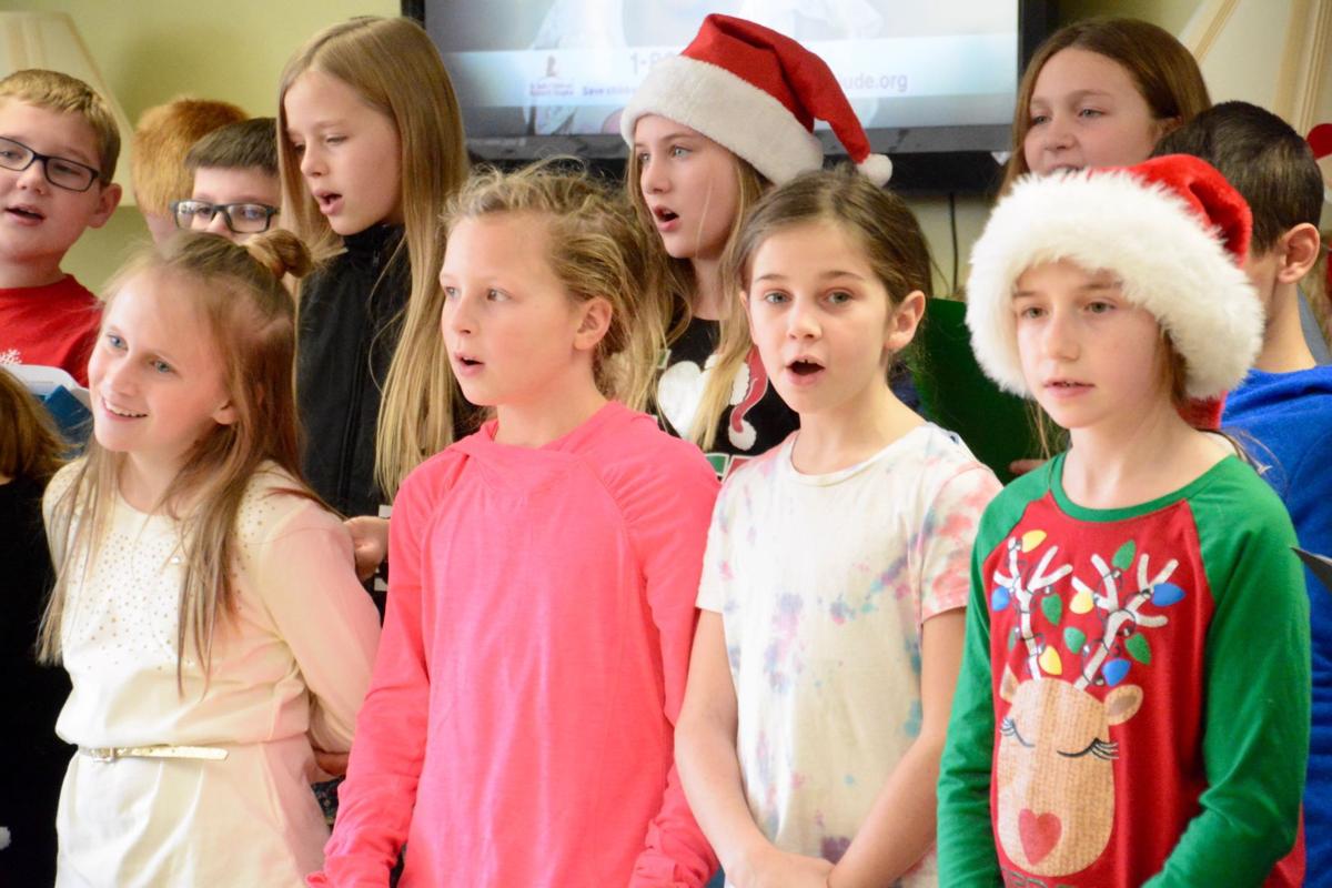 Leeds Elementary chorus spreads holiday cheer Local News