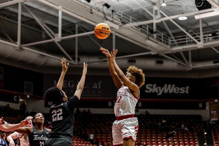 Southern utah basketball battles with texans defense proves tough to