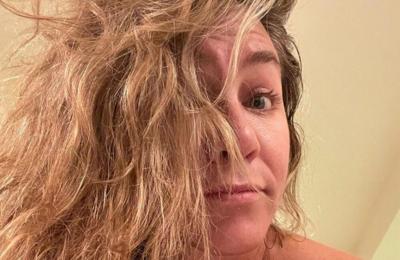 Jennifer Aniston reveals her natural hair in barefaced selfie