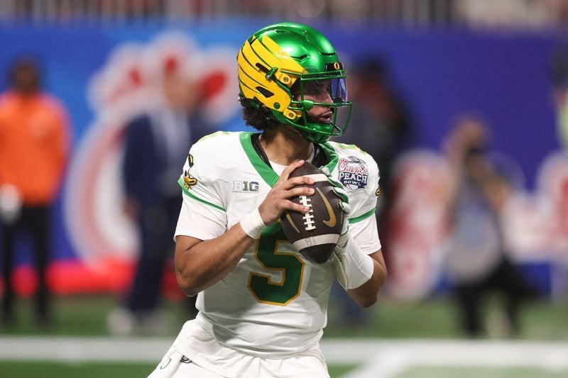 Dante Moore talks decision to return, Tokyo trip at Oregon's media