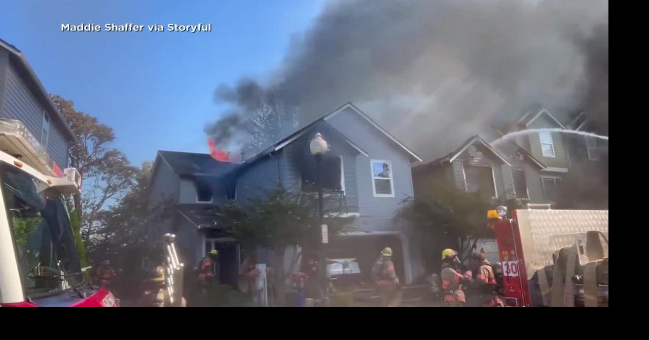 Plane crashes into Portland-area townhomes; 3 dead ...