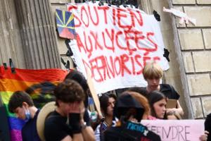 Wealthy French Families Opt Out of State Schools Amid System Challenges