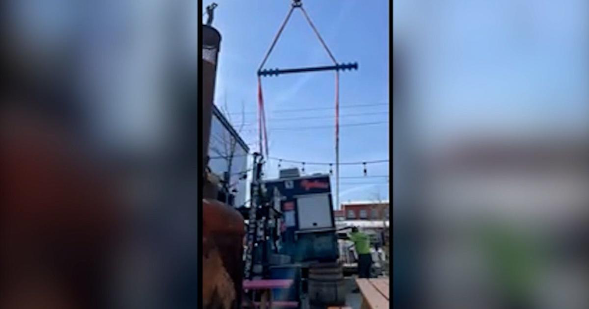 VIDEO: Mother Shuckers food truck in Bend lifted, moved 2 feet to meet fire code – Central Oregon Daily