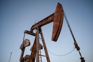 Oil Prices Ease as Markets Weigh Russian Supply Waiver and Middle East Risks