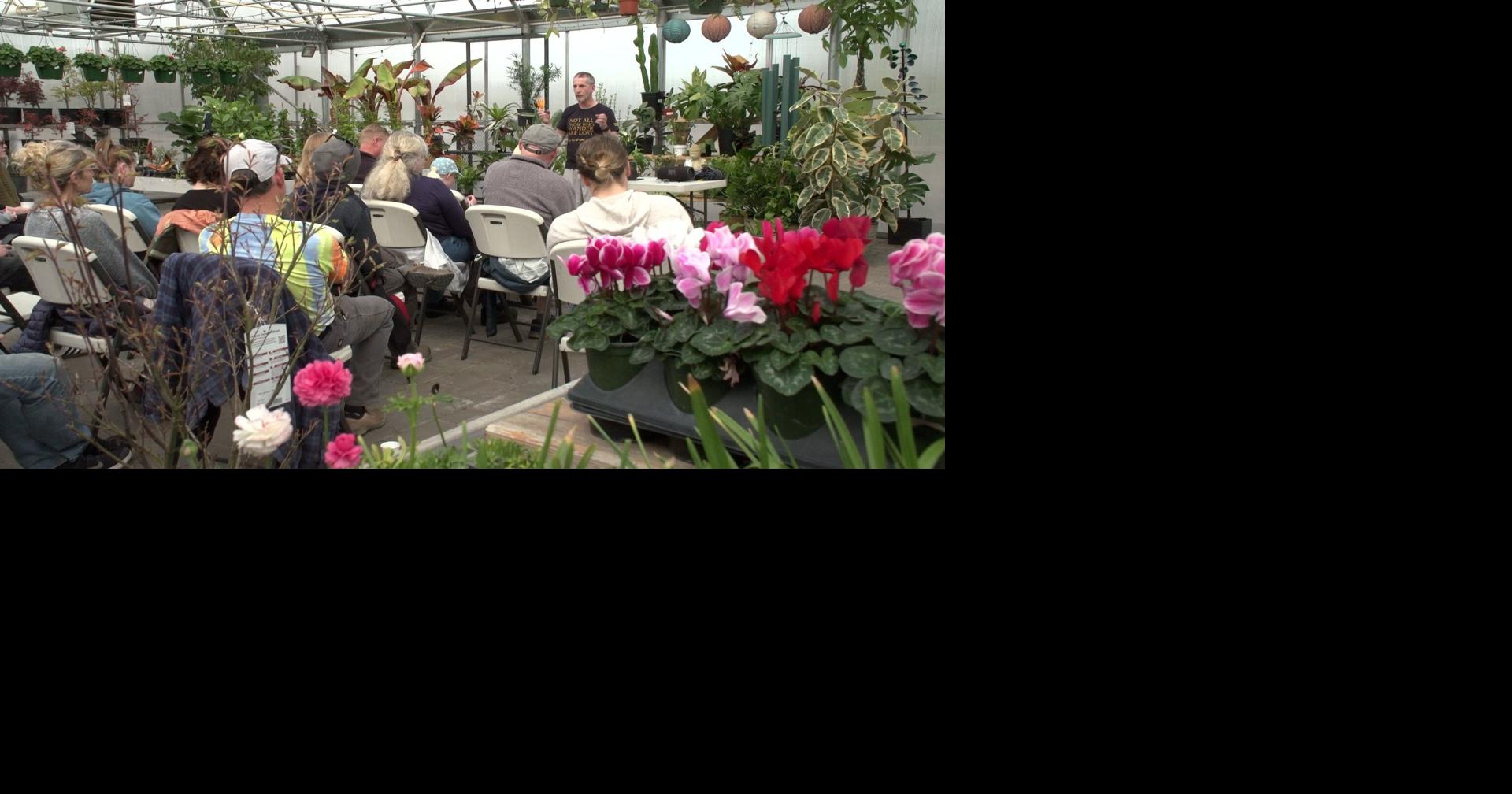 Jason Ray holds beekeeping class at Moonfire and Sun in Bend Local