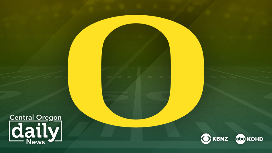 Oregon's Traeshon Holden Ejected For Spitting On Ohio State Player ...