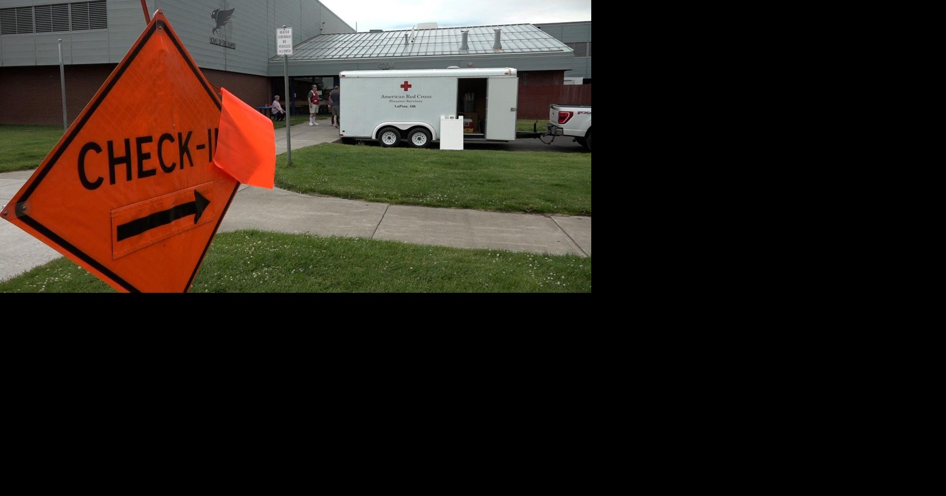 Darlene 3 Fire evacuees seek shelter at La Pine High La Pine