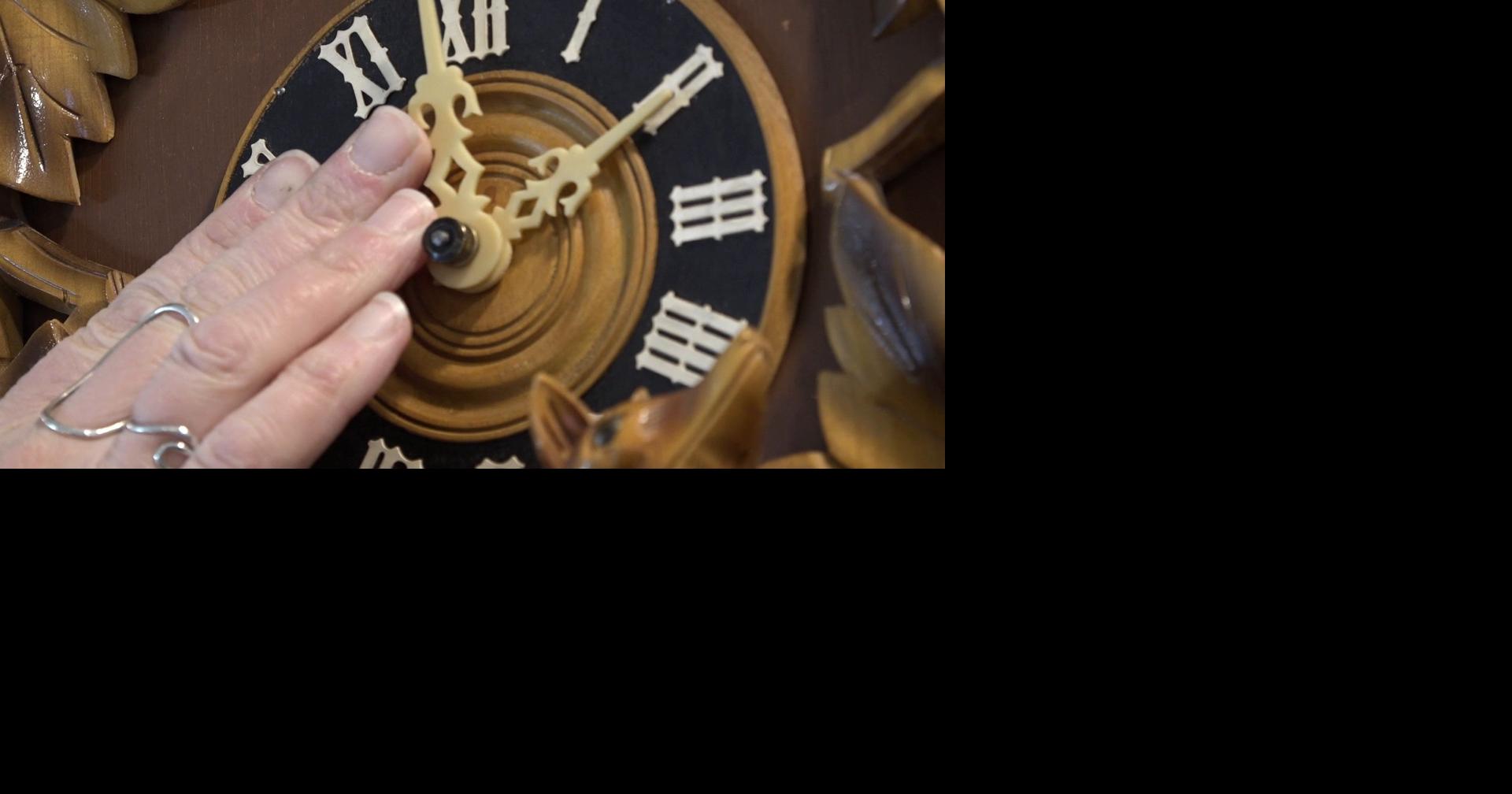 1,000 clocks: Sisters clock store 'dreads' Daylight Saving Time ...