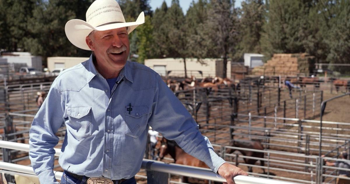 'Head on a swivel': The man keeping the Sisters Rodeo running behind the chutes