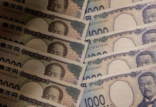 Yen set for weekly gain as AI jitters spur safe-haven rush | Consumer ...