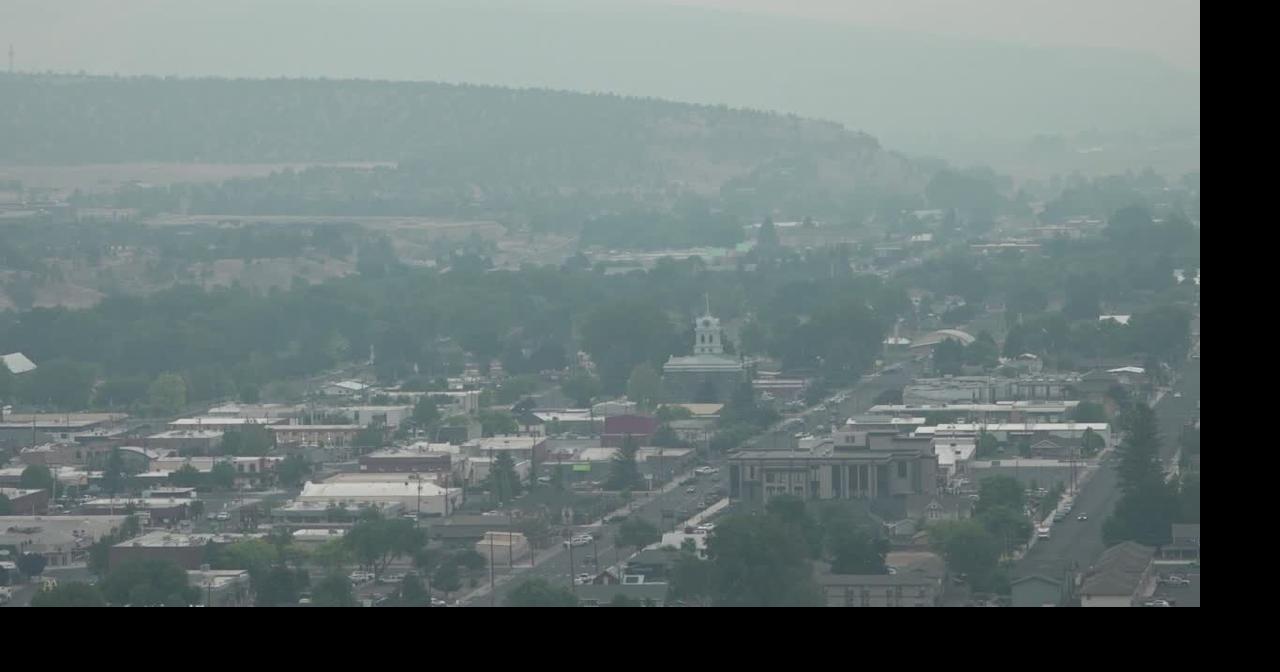 Smoke blankets Prineville as Brewer Fire threatens homes